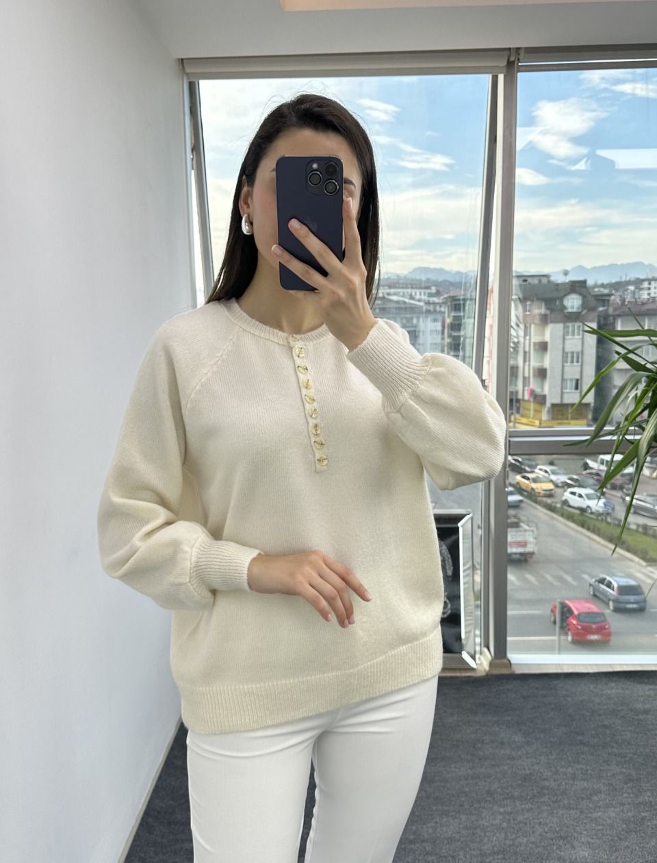 Ekru Bisiklet Yaka Düğmeli Kazak - Görsel 4