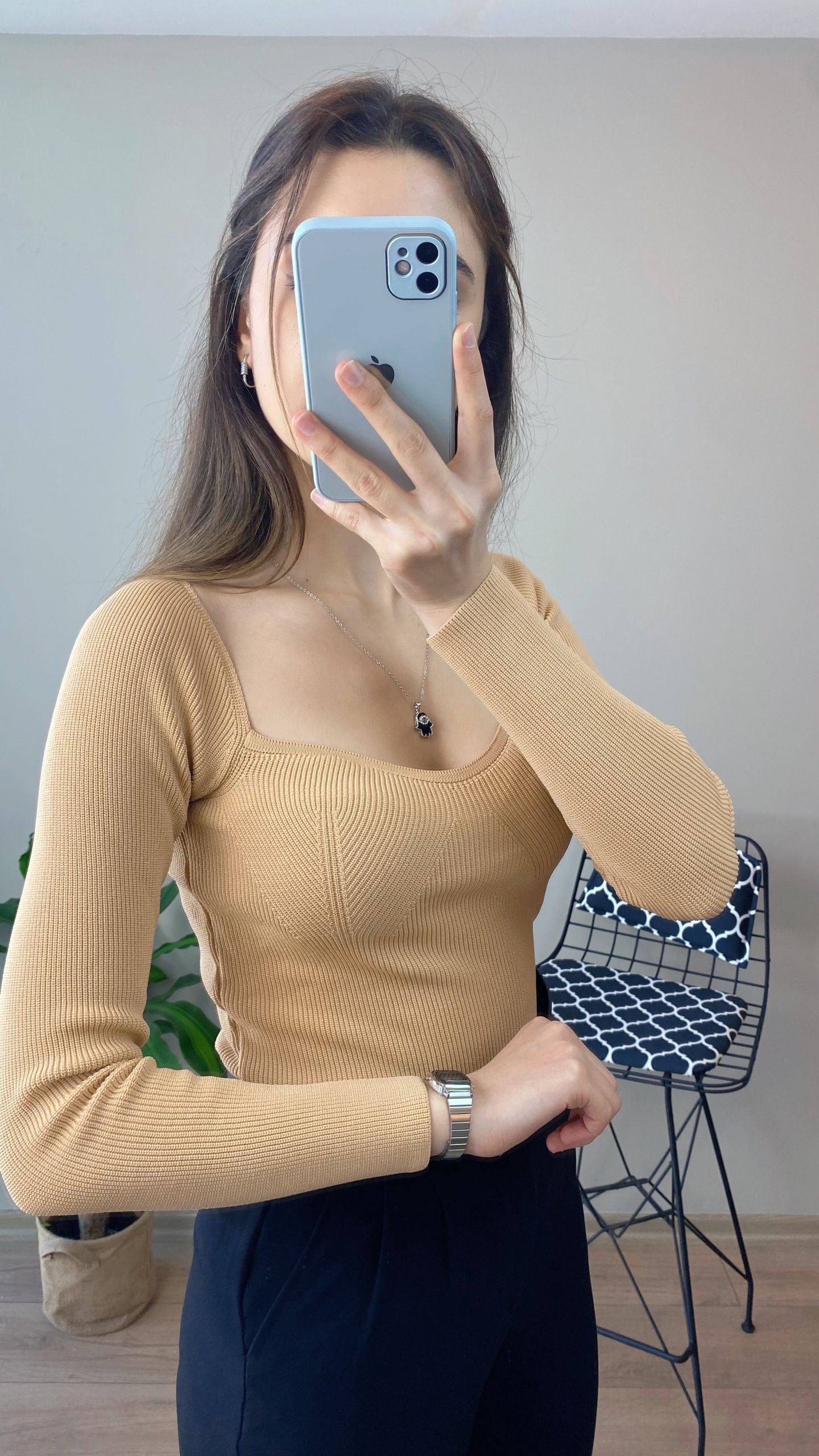 Bej Kalp Yaka Triko