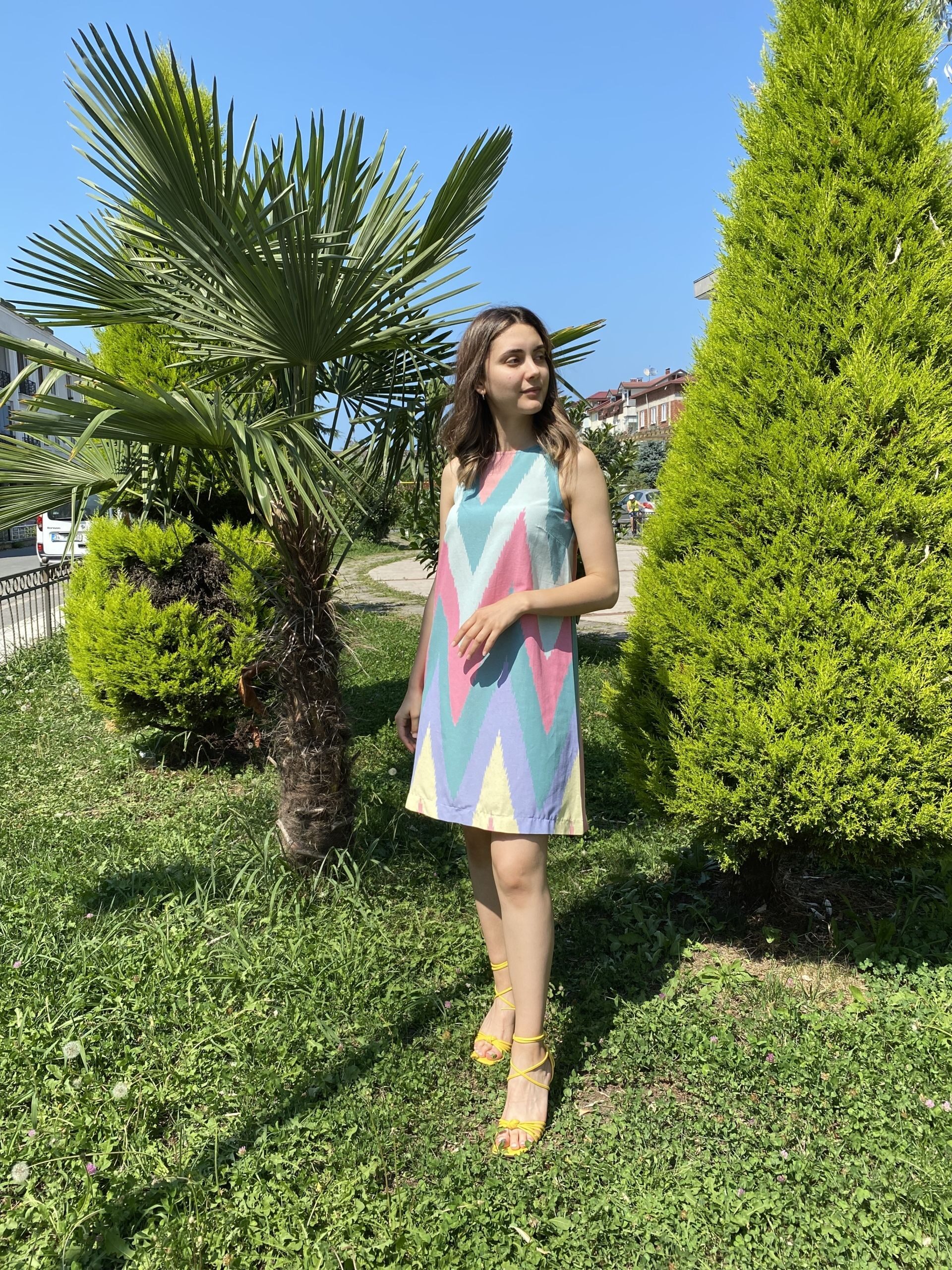 Halter Yaka Asimetrik Çan Elbise