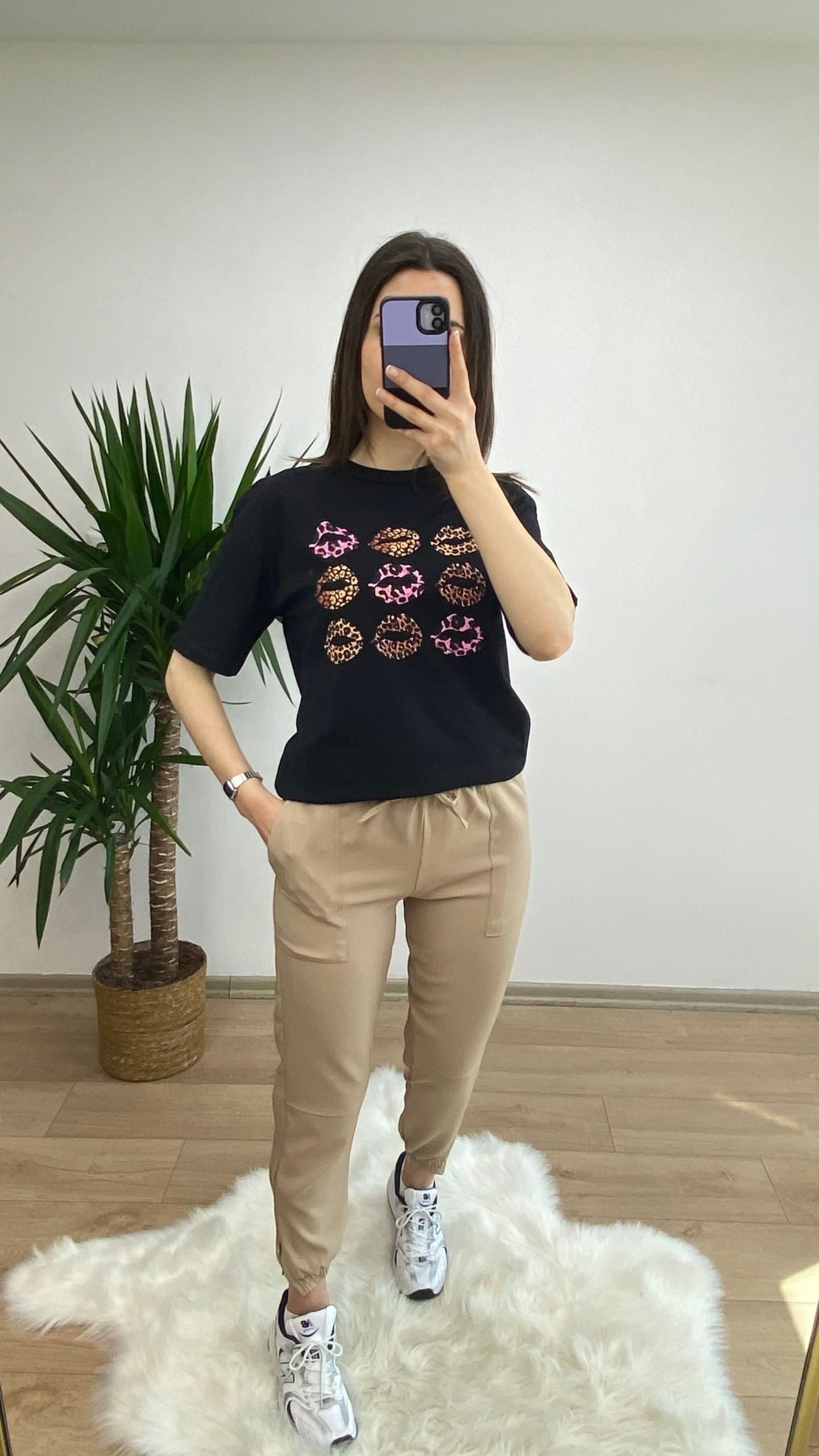 Siyah Öpücük Baskılı Tshirt - Görsel 3