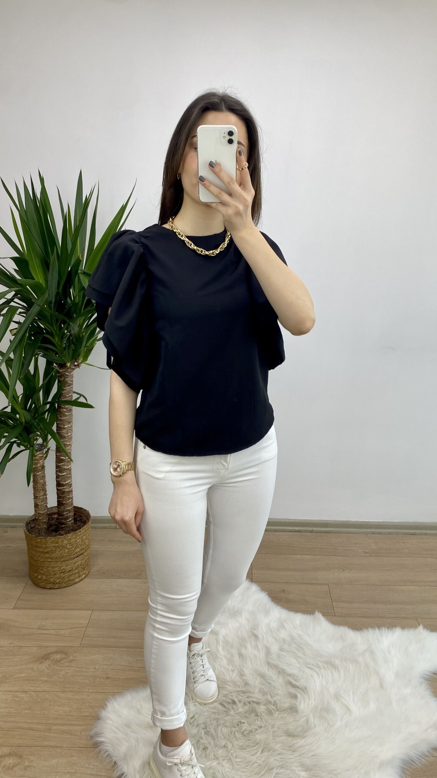 Siyah Kolları Volanlı Poplin Bluz