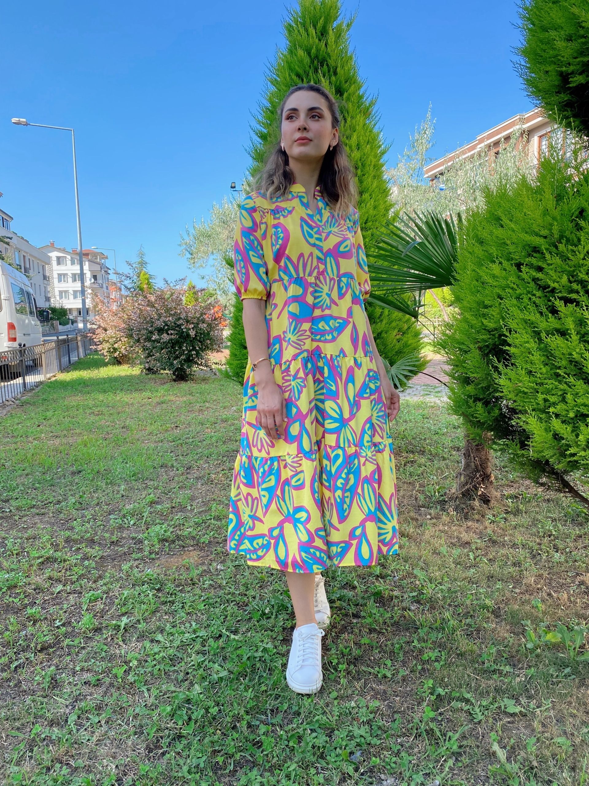 Sarı Çiçek Desen Hakim Yaka Elbise - Görsel 2