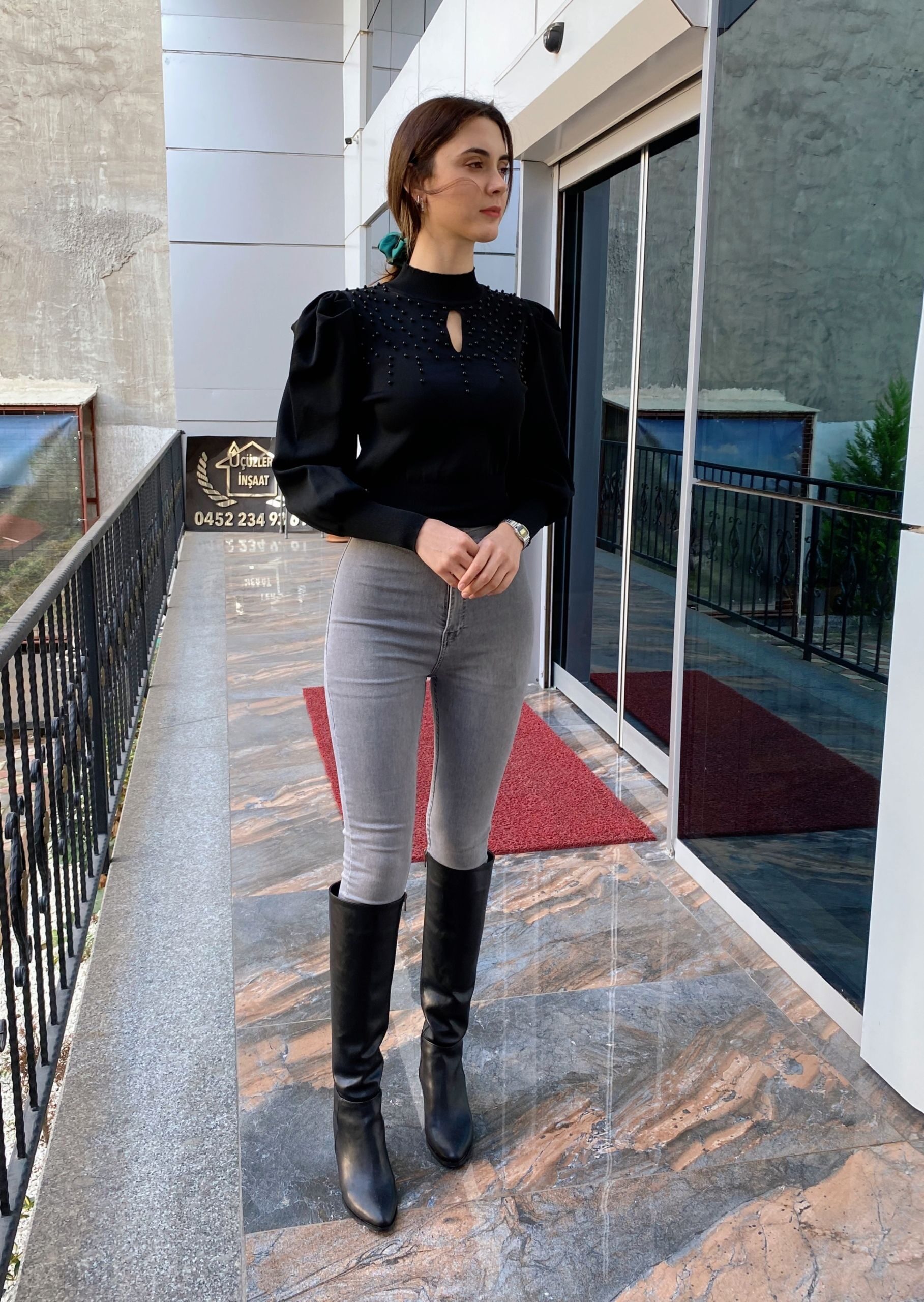 Siyah İnci Detay Bluz - Görsel 3
