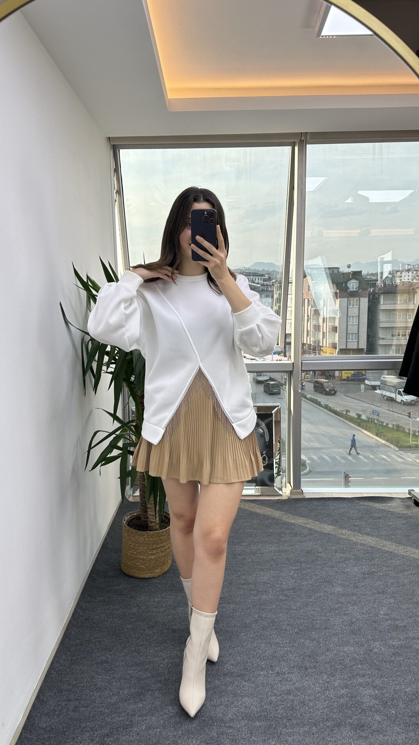 Beyaz Zincir Detay Şardonlu Sweat - Görsel 5