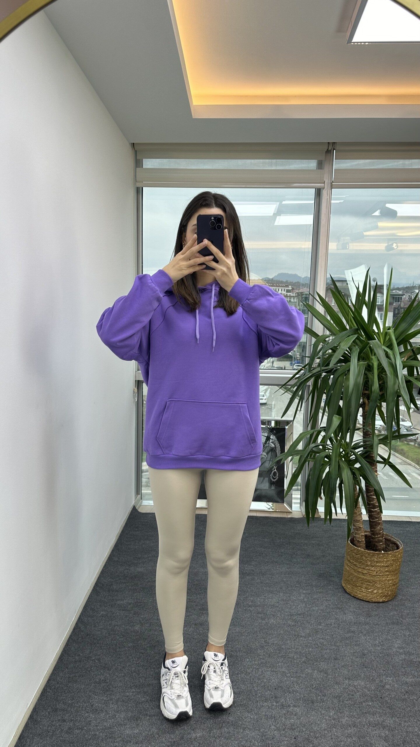 Mor Dikişli Kapşonlu Sweat - Görsel 4