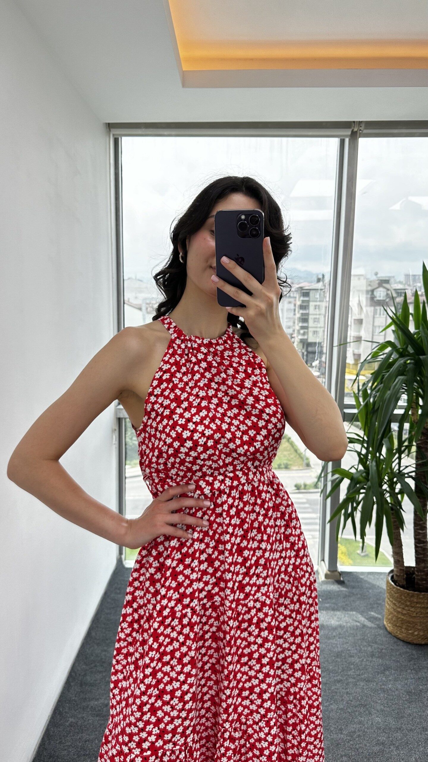 Kırmızı Çiçek Desen Halter Yaka Elbise - Görsel 5