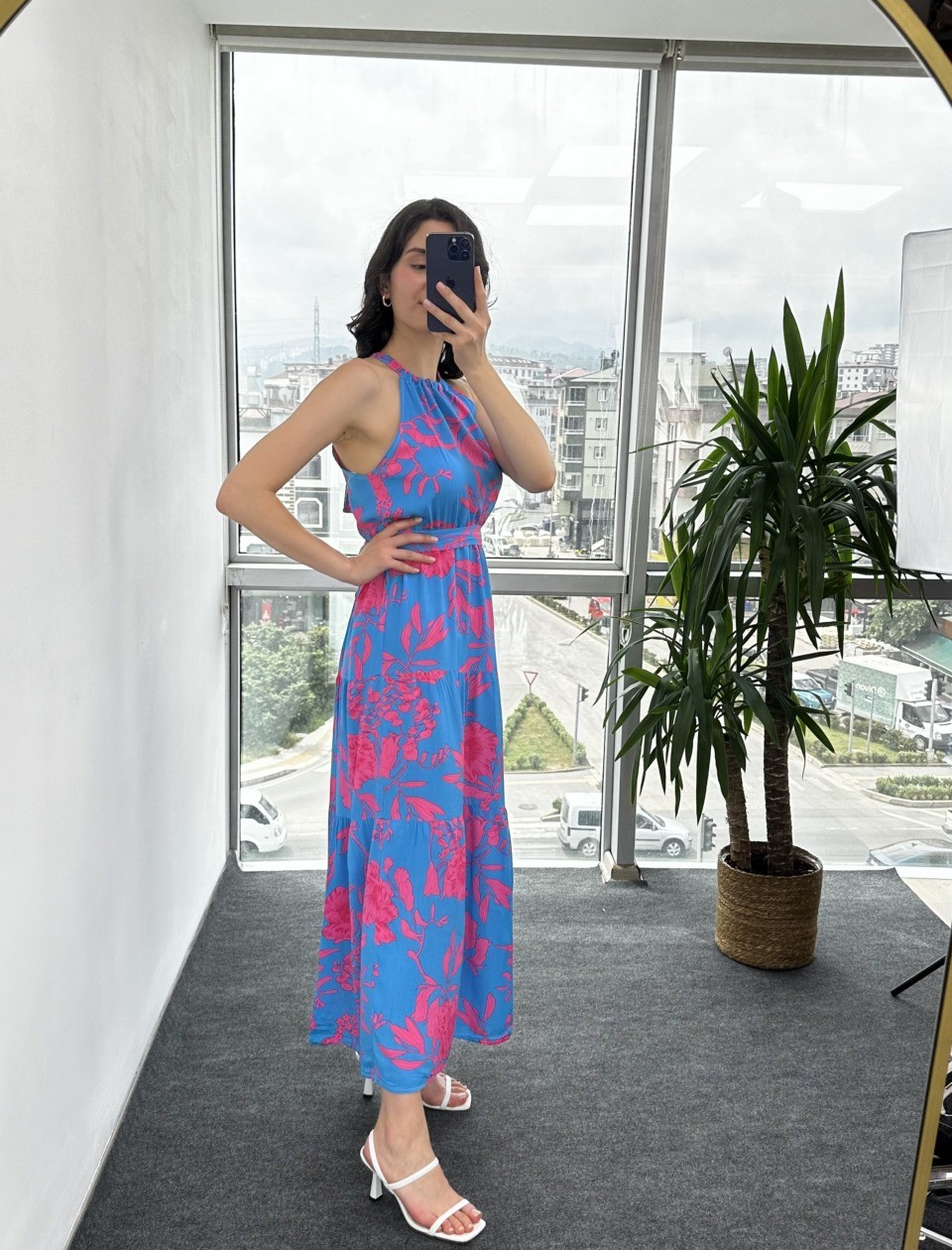 Çiçekli Halter Yaka Elbise - Görsel 2